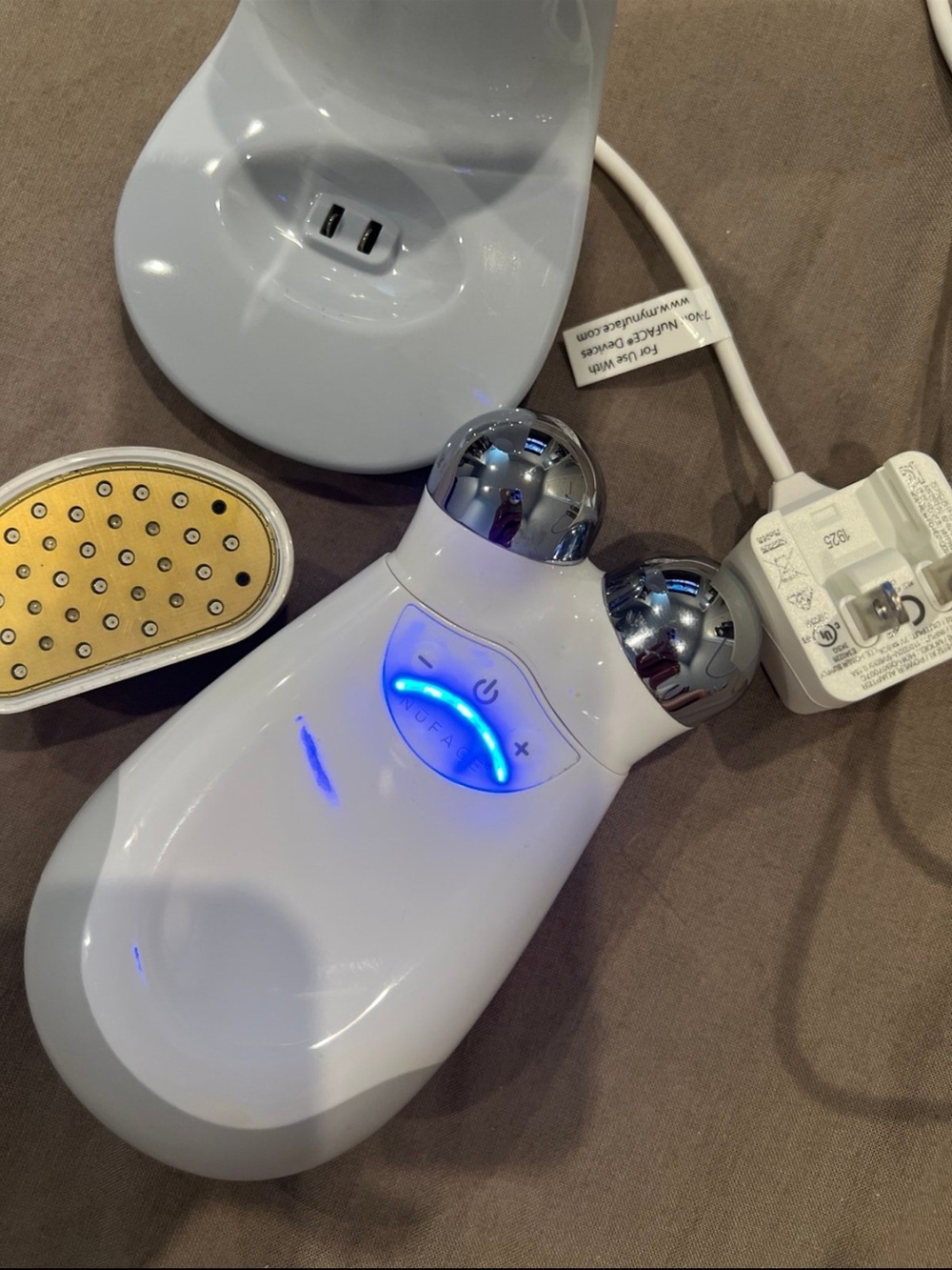 NuFACE White Microcurrent Facial Lifting Complete Set